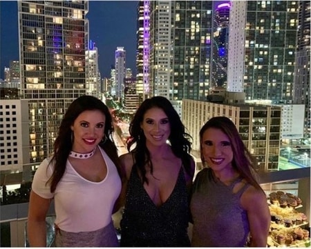 Felicia Combs spending her evening with her friends